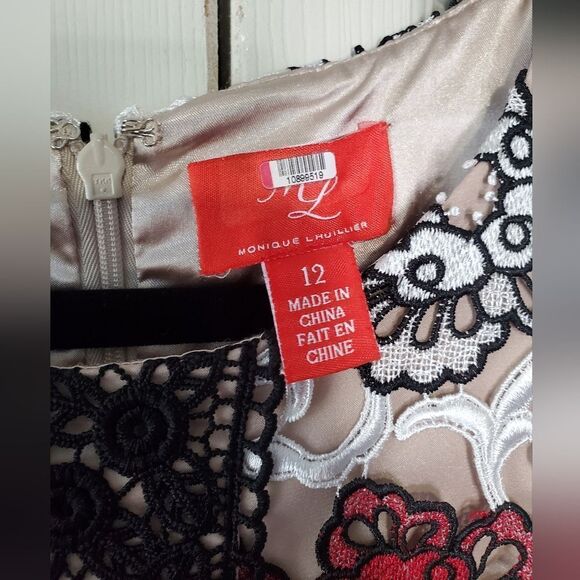 ML MONIQUE LHUILLIER Gardenia Lace Gown - Picture 6 of 7